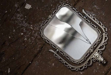 Vỡ Gương Điềm Gì? Cách Hóa Giải Vận Hạn Để Tâm An Và Đón Nhận Khởi Đầu Mới