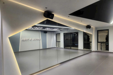 Gương Tập Nhảy: Giải Pháp Biến Mọi Không Gian Thành Studio Chuyên Nghiệp