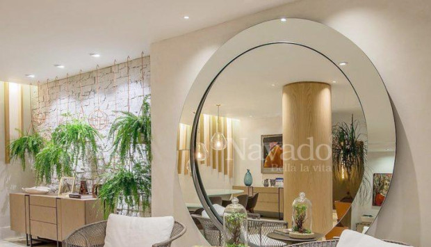 Đừng mua gương to treo tường phòng khách nếu bạn chưa đọc bài viết này!