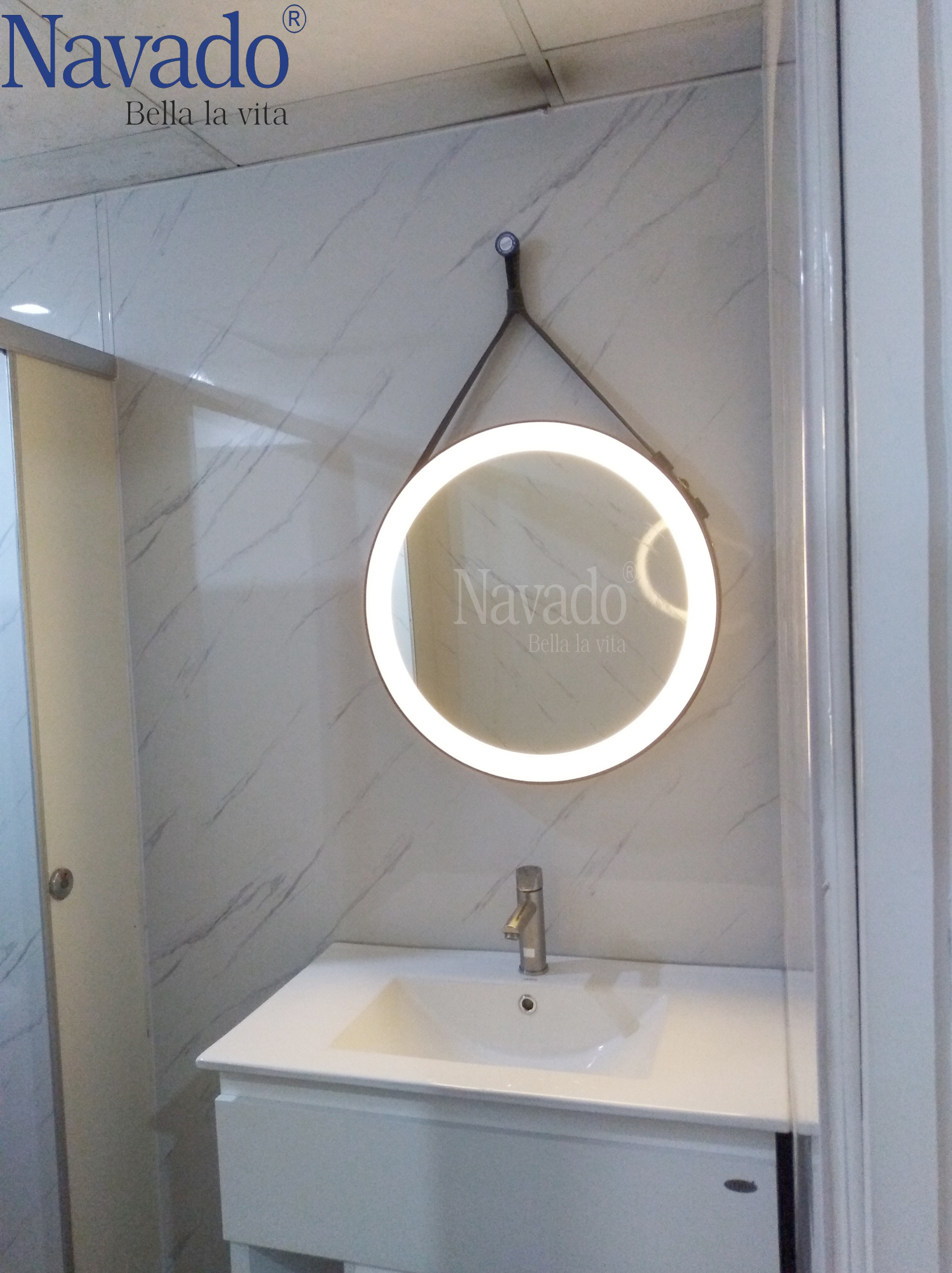 Gương phòng tắm tròn dây da đèn led treo tường