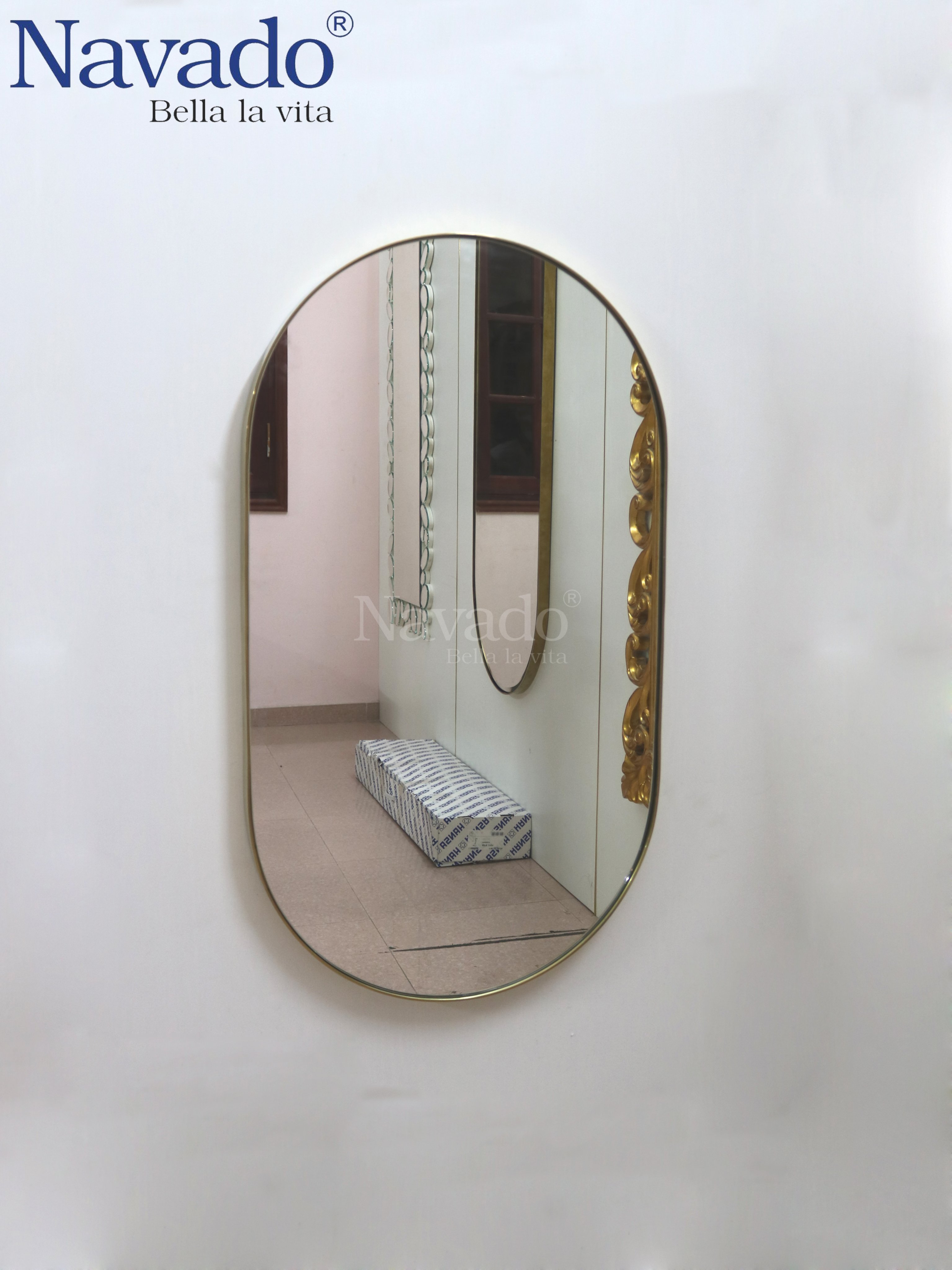 Gương phòng tắm inox mạ vàng: Gương phòng tắm inox mạ vàng sẽ đem lại phong cách sang trọng và đẳng cấp cho căn phòng tắm của bạn. Với chất liệu cao cấp, thiết kế đẹp mắt và độ bền cao, sản phẩm này sẽ là sự lựa chọn hoàn hảo cho những ai yêu thích phong cách hiện đại và sang trọng.
