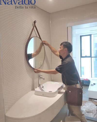 Gương phòng tắm tròn treo dây da 60cm