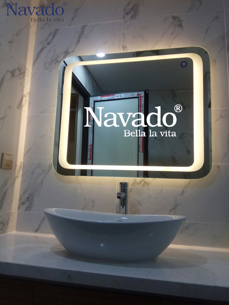 Gương phòng tắm LED hình chữ nhật với đèn LED công nghệ cao là lựa chọn hoàn hảo cho chiếc gương tuyệt vời trong căn phòng của bạn. Với các tính năng tùy chỉnh ánh sáng linh hoạt, gương LED hình chữ nhật sẽ giúp bạn tạo ra không gian phòng tắm sáng tạo và hiện đại mỗi ngày.