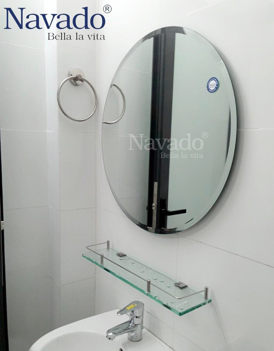 Gương trang điểm phòng tắm cao cấp Navado được thiết kế với kiểu dáng sang trọng và chất liệu cao cấp, làm tăng thêm sự hoàn hảo cho khu vực trang điểm trong phòng tắm. Với Navado, bạn sẽ có trải nghiệm trang điểm tuyệt vời và cảm giác thư thái sau một ngày làm việc mệt mỏi.