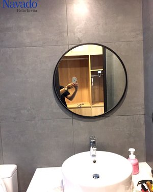 Gương treo nhà tắm tròn vành đen NAV604B