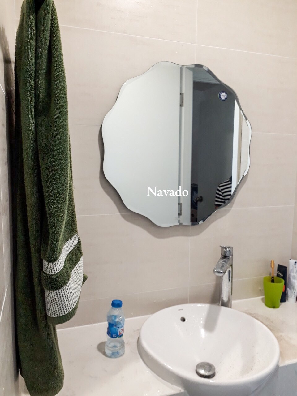 NAV 543B là giải pháp lắp đặt gương nhà tắm cao cấp tốt nhất hiện nay tại Quảng Ninh. Với chất lượng sản phẩm được đảm bảo và đội ngũ kỹ thuật viên có tay nghề cao, khách hàng sẽ hài lòng với quá trình lắp đặt và trải nghiệm tuyệt vời khi sử dụng sản phẩm.