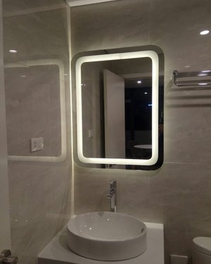 Gương phòng tắm đèn led 70 x 90 cm