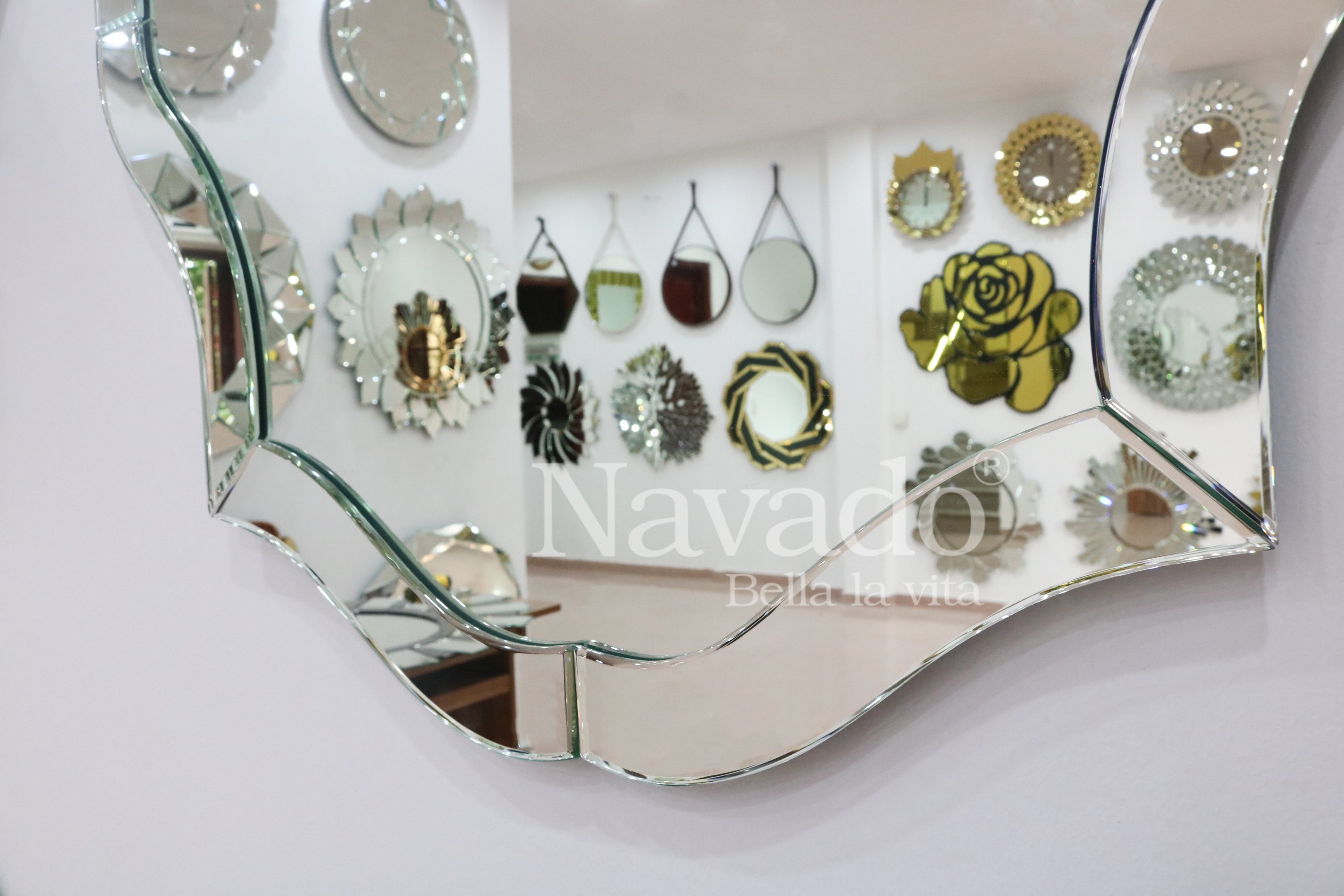 Gương trang trí treo tường phòng tắm Keva