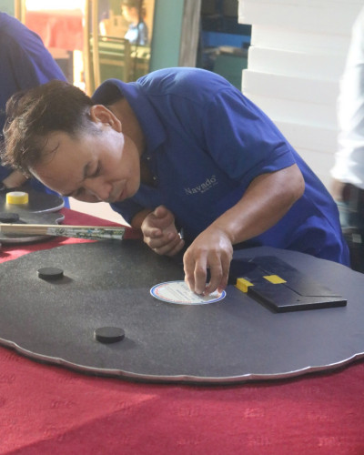 Gương trang trí phòng khách khung gỗ NAV 2145