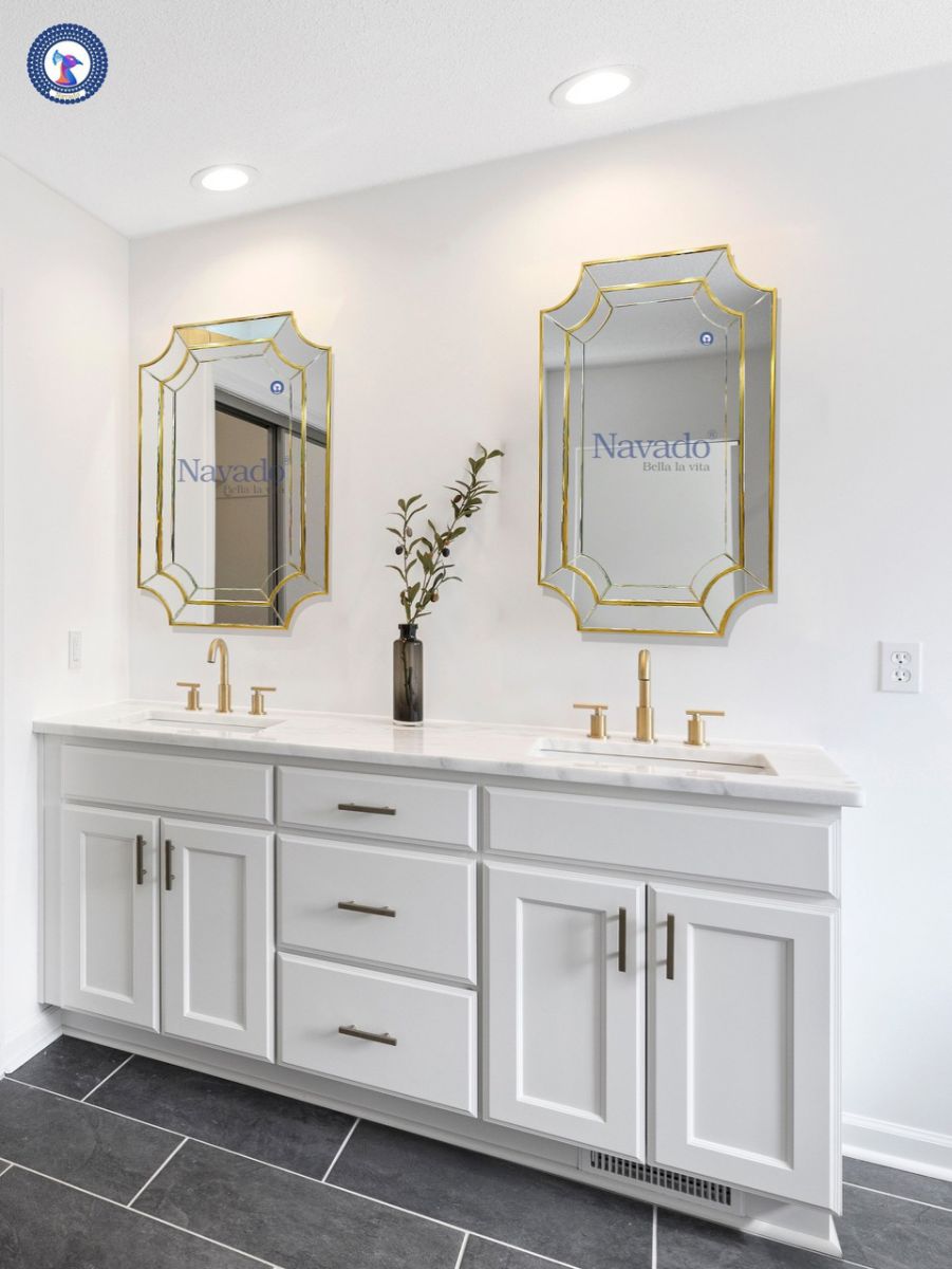 Lắp gương phale khung inox cho phòng tắm luxury
