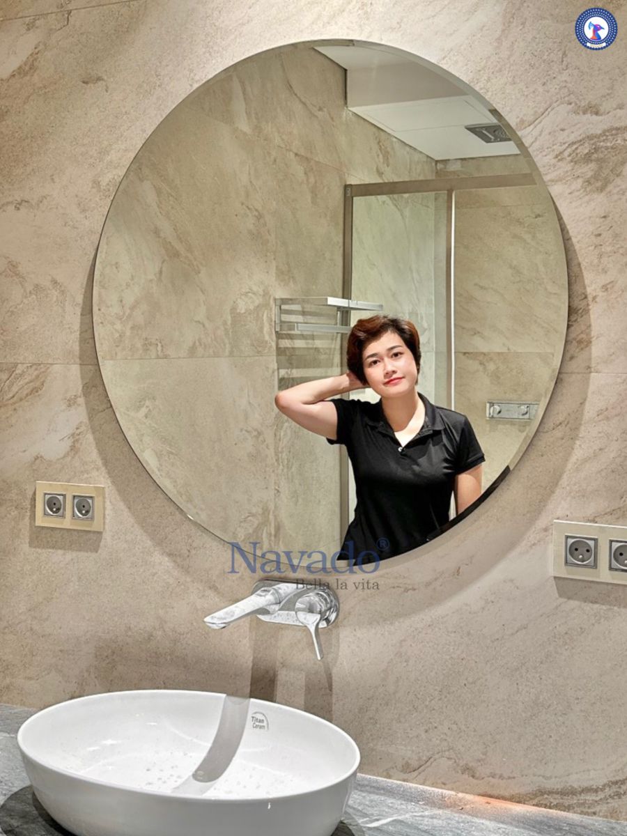 lắp gương tròn phale phi 60cm cho phòng tắm