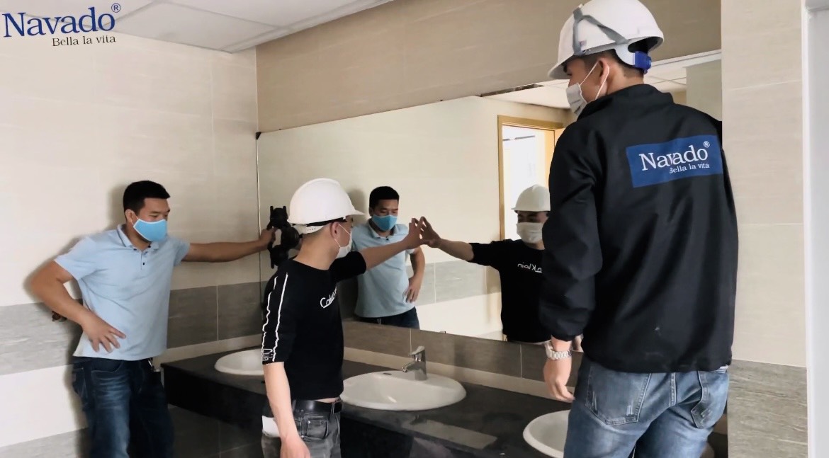 Lắp gương cho trụ sở văn phòng FPT