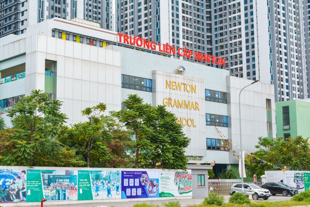 Navado lắp gương dự án trường học Newton Hà Nội