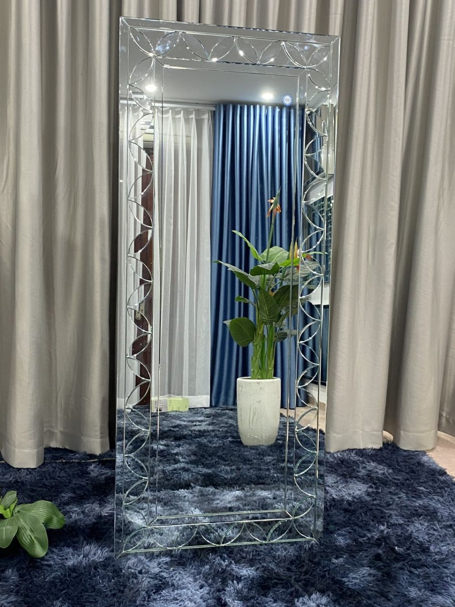 Gương soi toàn thân cho chân dài