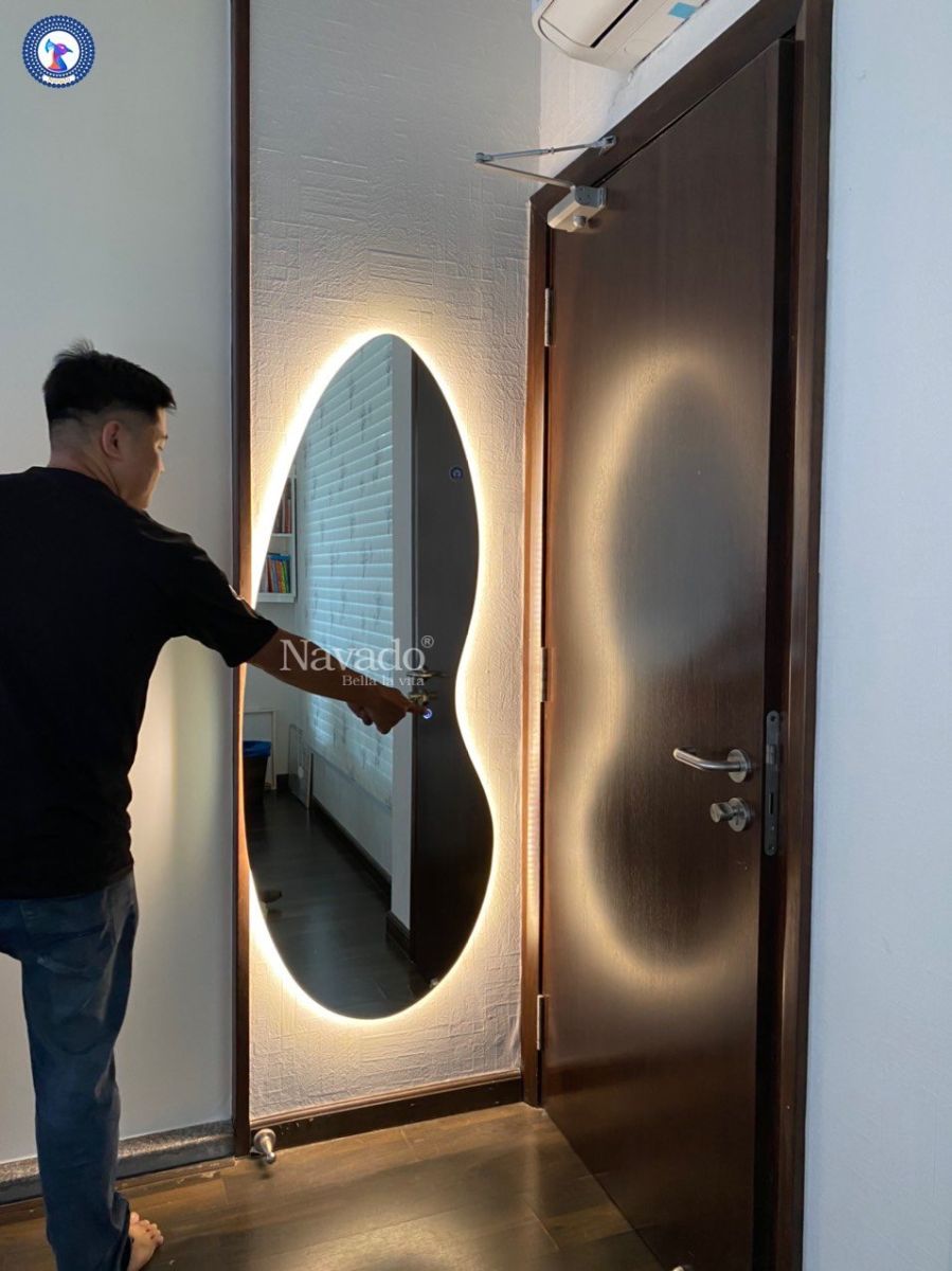 Gương soi toàn thân cho chân dài