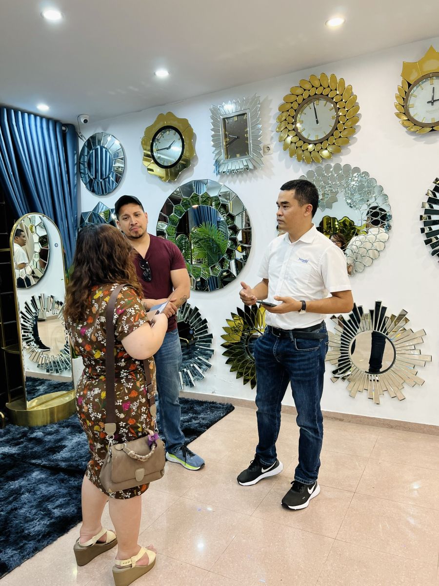 showroom gương decor navado