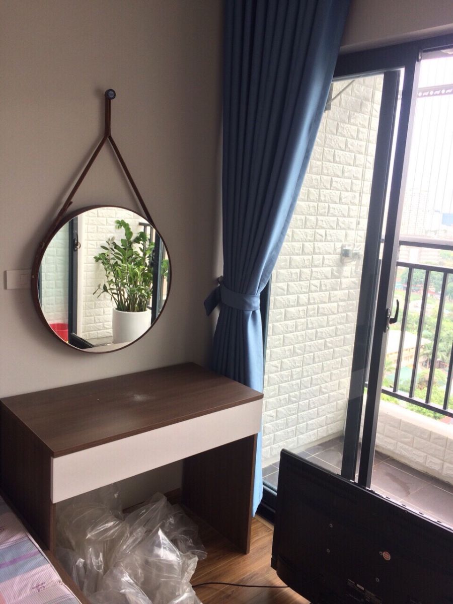 Mẫu gương tròn dây da bàn trang điểm