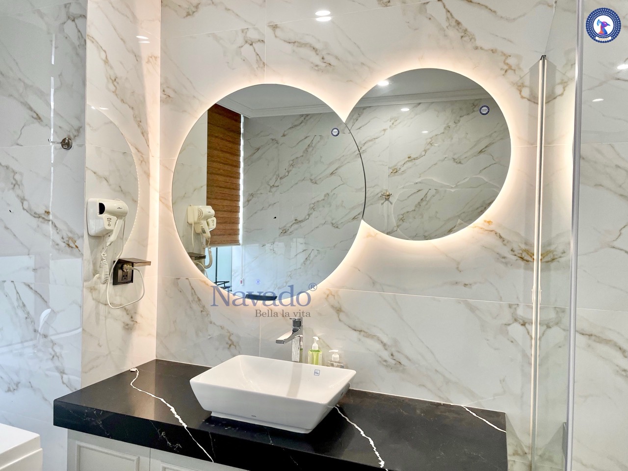 Gương decor treo tường phòng tắm