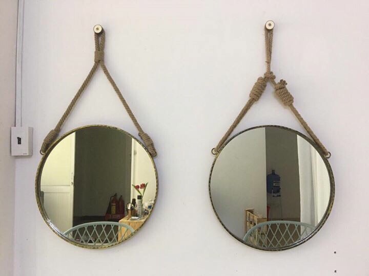 Gương trang điểm treo tường dây thưng