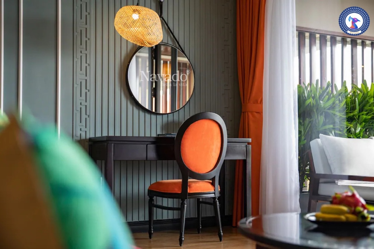 Gương trang điểm treo tường dây da