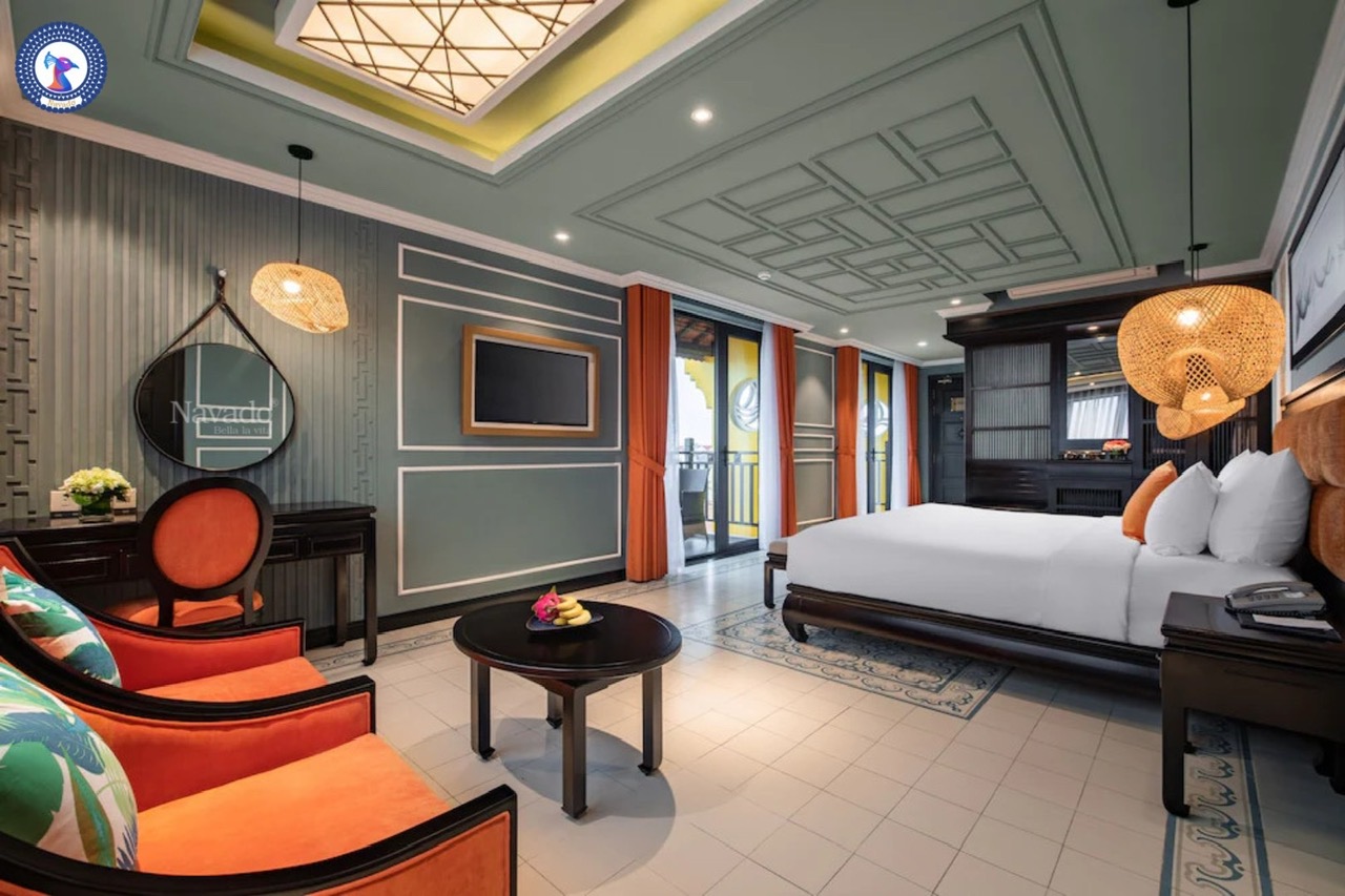 Gương trang điểm treo tường dây da