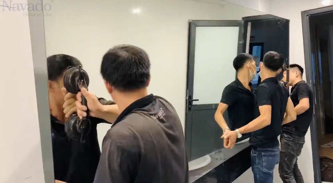 Gương cắt khổ lớn cho nhà tắm