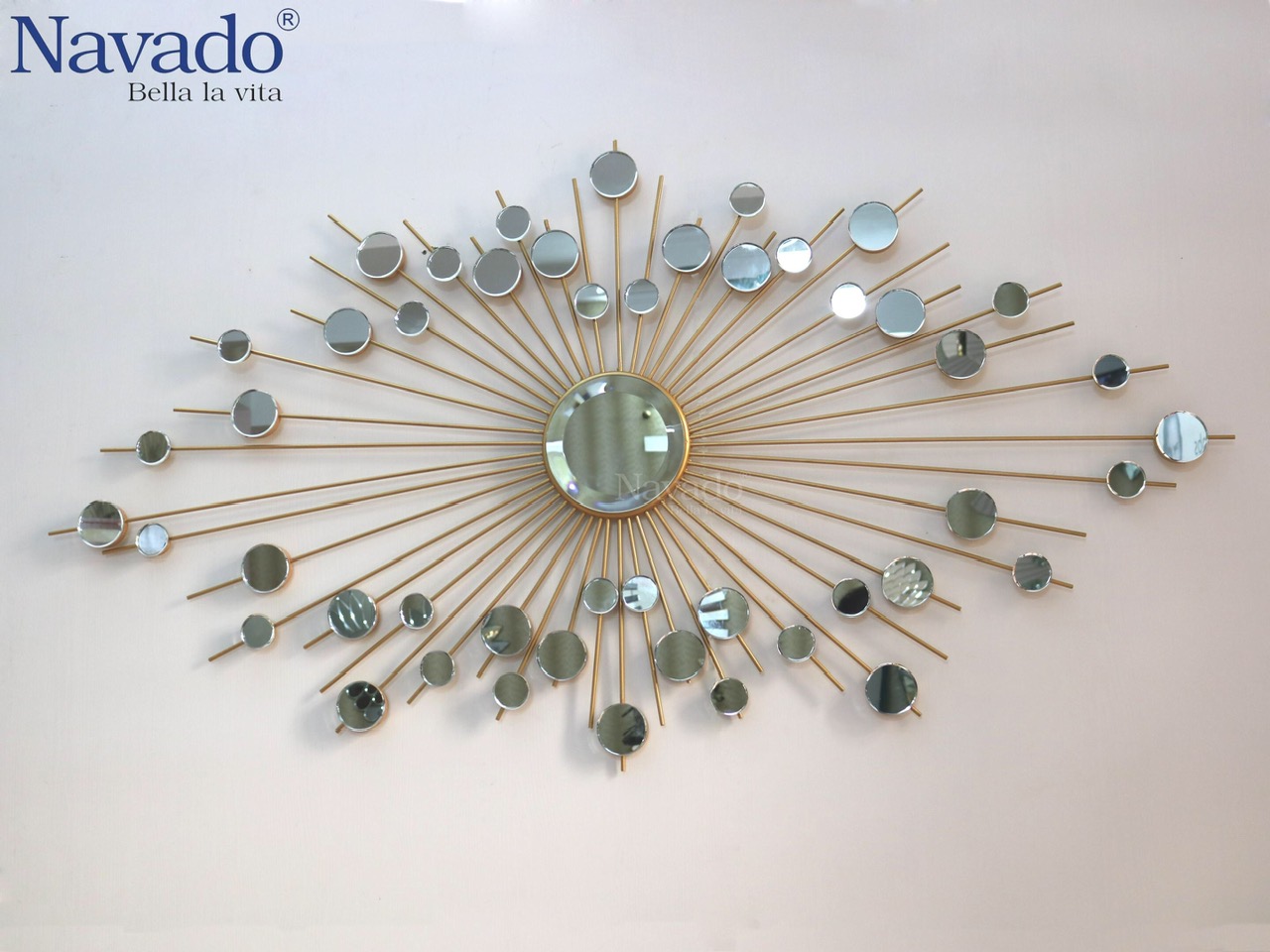 Gương trang trí treo tường phòng khách