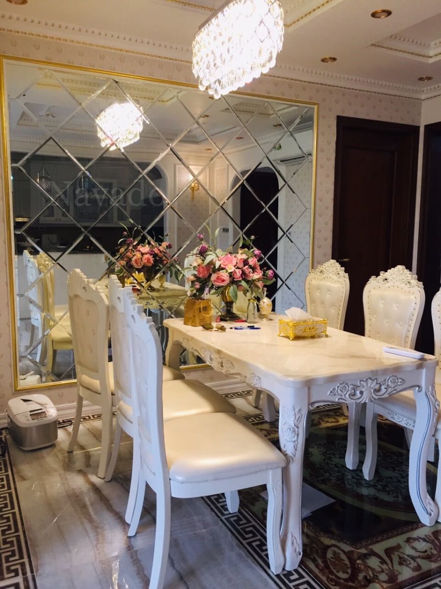 Gương dán tường phòng khách