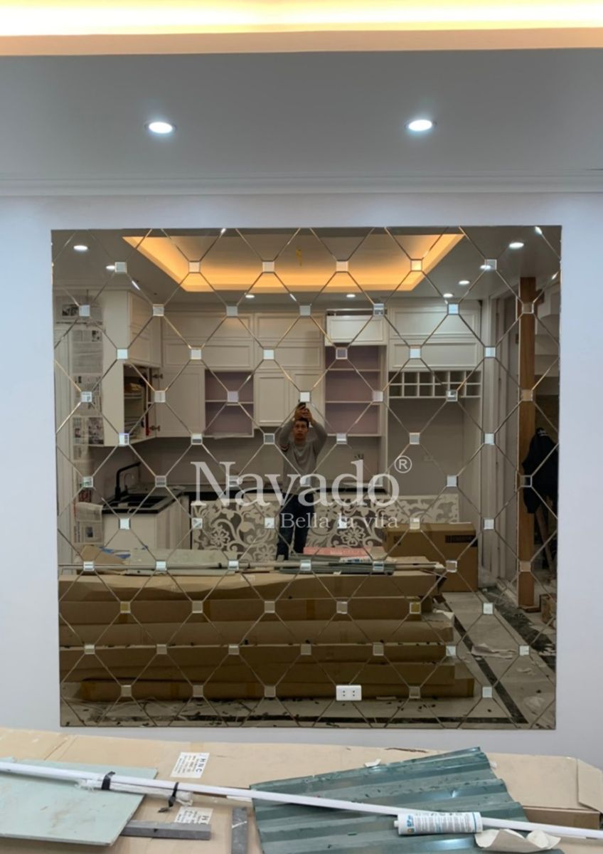 Gương ghép tường phòng khách