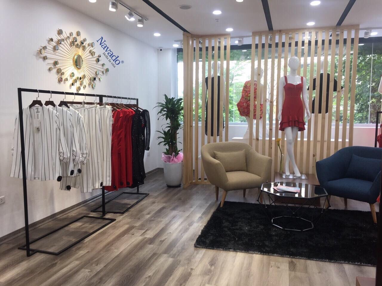 Gương trang trí phòng khách đẹp độc đáo