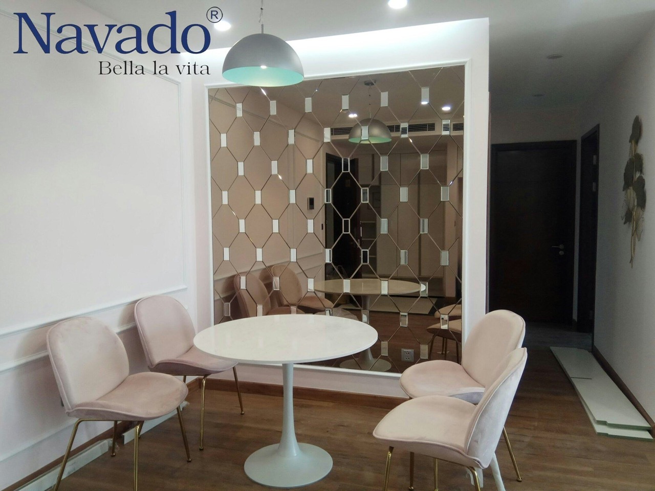 Gương ghép dán tường phòng khách