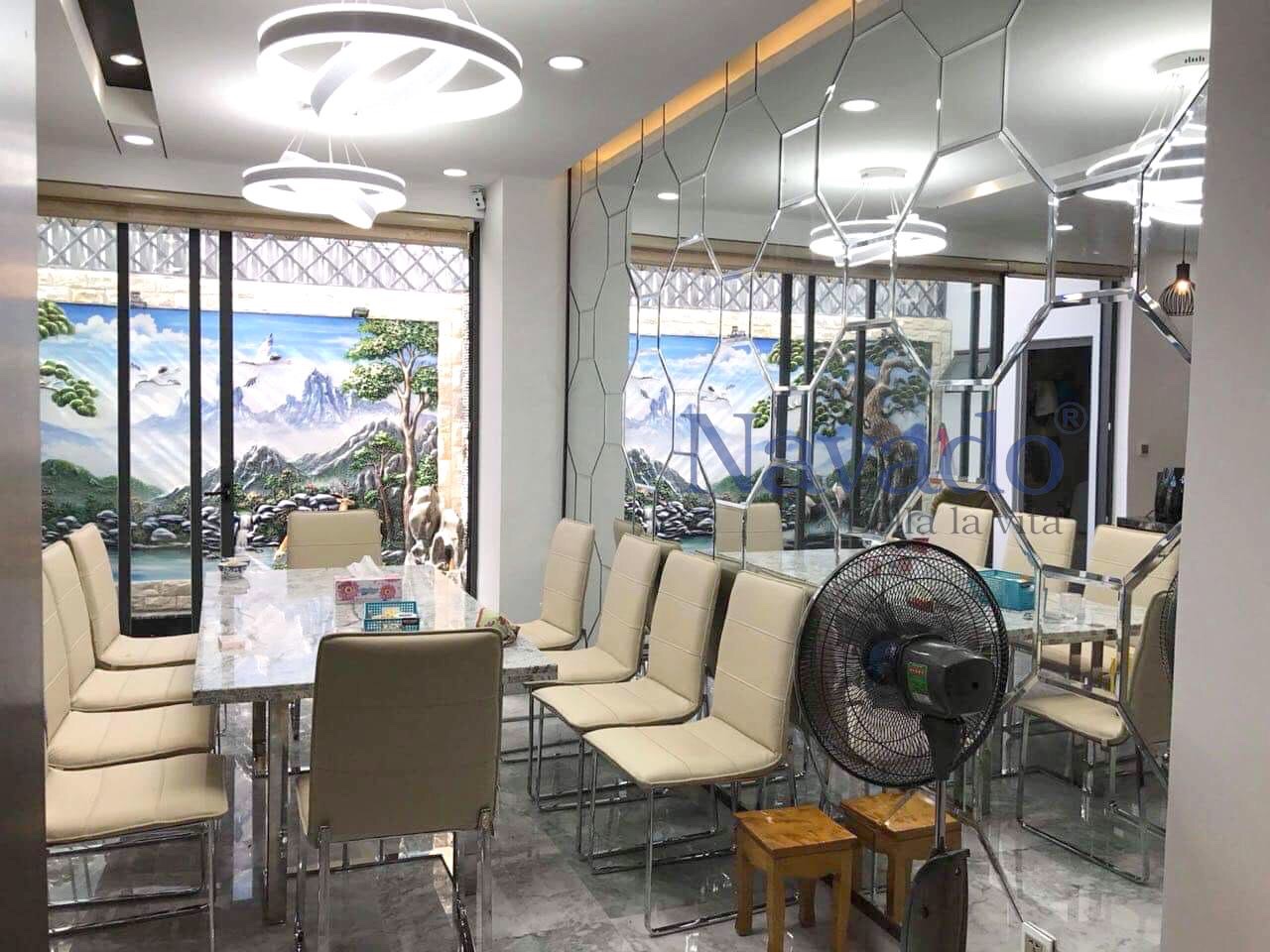 Gương ghép dán tường nghệ thuật phòng khách 01